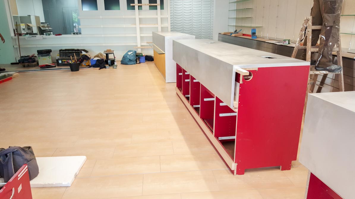 Alter roter Korpus mit neuer Aluminiumplatte