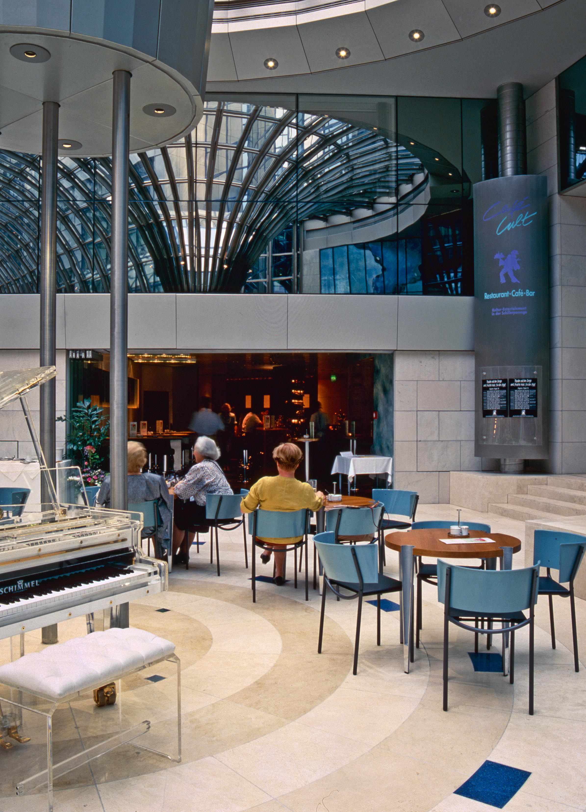 Café CULT in der Schillerpassage
